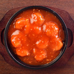 Teppanyaki shrimp with chili sauce