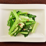 Stir-fried green vegetables with spicy garlic