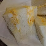 チェリー - パンはフワフワで口溶け良し
      タマゴサラダは手作りで素朴な味