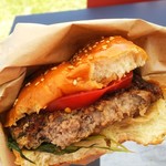 かづの短角牛贅沢バーガー断面♪