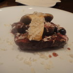 クッチーナ イタリアーナ ガッルーラ - 夏エゾ鹿のロースト、ブルーベリーと赤ワインソースに西洋わさび
