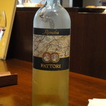 クッチーナ イタリアーナ ガッルーラ - 本日のグラスワイン１（ヴェネトの白、4種ブレンド）