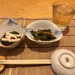 天狗寿司 - 親方おまかせセット3,000円…向付(めかぶとマンボウのコワタ(腸)、茎わかめ)、梅酒