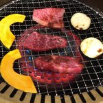 焼肉処 真 - お得なランチであっても、自分の好きな焼き加減で食べられる、セルフサービス焼肉です。