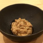 鮨 さかい - ◆鮟肝（余市）に刻んだ奈良漬と酒粕を混ぜた品 前回も頂きましたけれど、鮟肝となた漬けが合いとても美味しい。 お酒を頂けないのが残念。