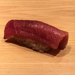 鮨 さかい - ◆中トロ・づけ・・こちらのシャリは鮪によく合いますね。程よい脂を感じ美味。