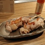 鉄板焼 すみだ - 地鶏の串焼きです～