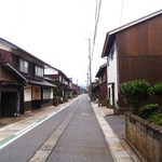 松原食堂 - お店の前の通り（南向き）