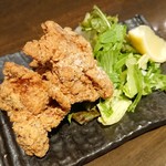 飲んべぇ食堂 らくだ屋 - 鶏唐揚げハーフ