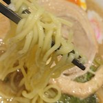 雷神ラーメン - 硬めの細麺