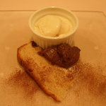 ソラリア - 紅茶のジェラートとドライフルーツのケーキ、チョコレート