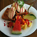 京橋千疋屋 フルーツパーラー - フルーツ・ワッフル