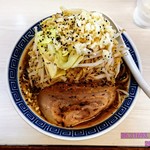 碧の豚二郎 - 今回の食券購入は⁉️
      クーポン‼️
      ￥7️⃣0️⃣0️⃣
      今回のオーダーは⁉️
      碧の豚二郎らーめん‼️
      脂➡️少な目・麺➡️中盛・野菜➡️増し・ニンニク➡️増し・味➡️薄目‼️
      上から撮影‼️