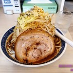 碧の豚二郎 - 今回の食券購入は⁉️
      クーポン‼️
      ￥7️⃣0️⃣0️⃣
      今回のオーダーは⁉️
      碧の豚二郎らーめん‼️
      脂➡️少な目・麺➡️中盛・野菜➡️増し・ニンニク➡️増し・味➡️薄目‼️
      斜めより撮影‼️