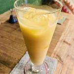 CafeDestine - これカクテルです。オレンジとヨーグルトと…？？