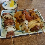 焼き鳥さらや - 左から、何か、鳥皮、何か、何か！！