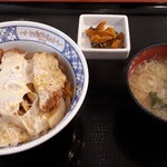 味奈登庵  - カツ丼530円+味噌汁50円