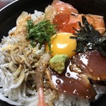 割烹 はちや - 醤油ダレをオンします