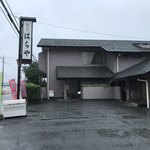 Kappou Hachiya - お店です
                      外は小雨降る日