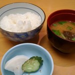 天ぷら よこい - ご飯とお味噌汁、香の物