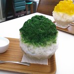 抹茶金時、向こうに見えるはマンゴー