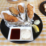 白ワイン×魚介 港町バル - 大きな牡蠣フライ