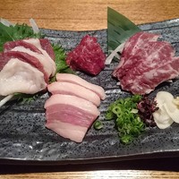 六献 品川店 - たてがみ、赤身、ふたごえ、ヒレ、バラ