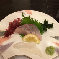 割烹 かじ 本店 - 刺身はイカとヒラス（ヒラマサ）ですね