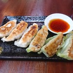 沖縄料理ズミ - アグー豚餃子とゴーヤ餃子