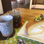 ちからや - レモンのロールケーキと紅茶