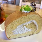 ちからや - レモンのロールケーキ 320円