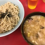 ラーメン二郎 - コールはアブラ、カラメ