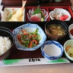 和食レストランとんでん - 私の、ランチ刺身天ぷら定食 900円税別です