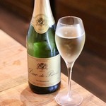 餃子とスパークリング バブルス - デュック ド パリ ブリュット