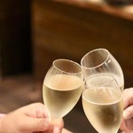 餃子とスパークリング バブルス - スパークリングで乾杯〜♪