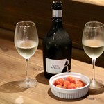 餃子とスパークリング バブルス - セッテロケ スプマンテ キュヴェ EXドライ