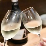 餃子とスパークリング バブルス - スパークリングで乾杯〜♪