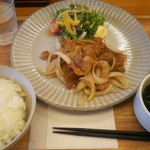 軽食・喫茶 やわらぎ - 生姜焼き定食　600円