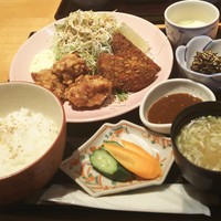 丸新 - イカメンチと鶏唐揚げ定食