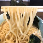 松壱家 - 豚骨醤油ラーメンの麺