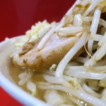 ラーメン二郎 - 豚の厚み