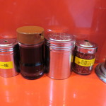 ラーメン二郎 - 卓上調味料