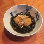 日本料理 たかむら - 黒藻の紫雲丹のせ