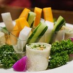 スコール - タンドリーチキンのトルティーヤロール 、横浜野菜のひとくちバーニャカウダ