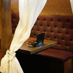 スコール - 内観・カーテンで仕切られた半個室