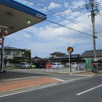 Ajidokoro Daimaru - スタンド横が駐車場
