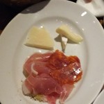 22 - 生ハムチーズ盛合せ