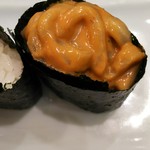 築地寿司清 - ぐんかんに塩辛を乗せてみました。