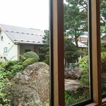 喜一 - カウンターから庭を