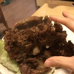 香港料理 豊源 - 背骨醤油煮込み